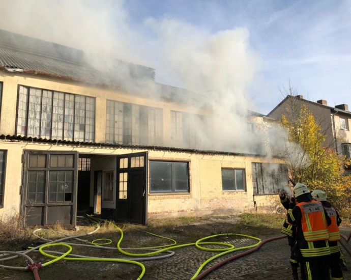 Unrat brannte in leerstehender Halle