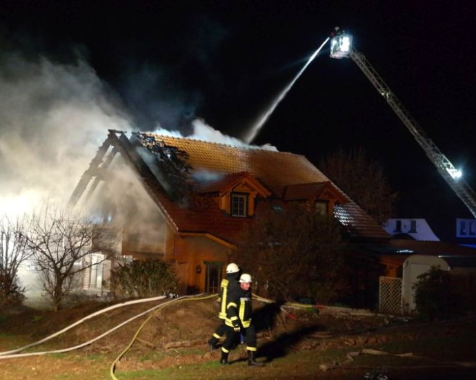 Lütersheim: Mann kommt bei Wohnhausbrand ums Leben (Video) Lütersheim: Mann kommt bei Wohnhausbrand ums Leben (Video)
