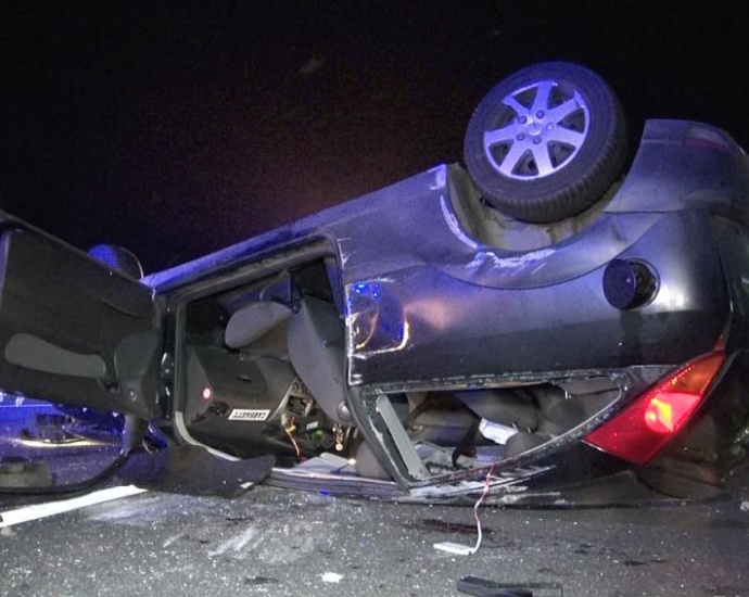 Schwerverletzte nach überschlag auf A49 Schwerverletzte nach überschlag auf A49