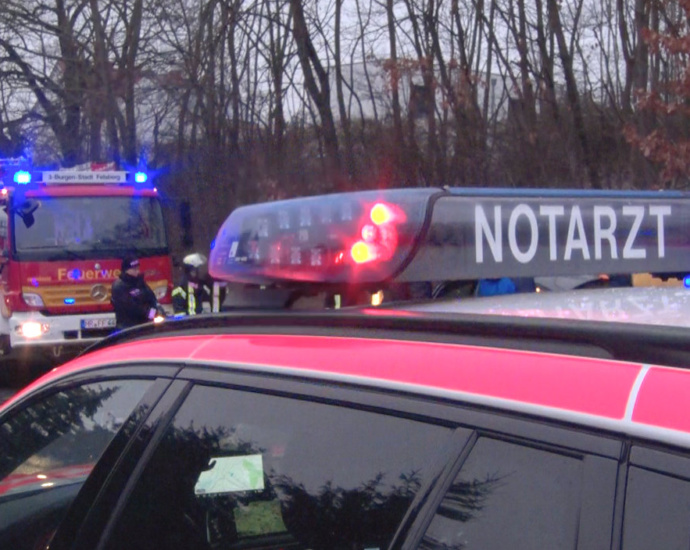 Gensungen: Unfall mit drei Fahrzeugen auf B253 (Video) Gensungen: Unfall mit drei Fahrzeugen auf B253 (Video)