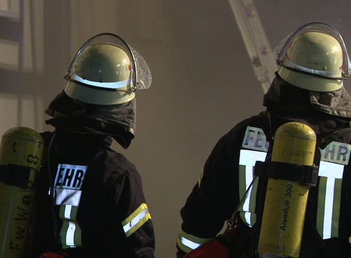 Gi: Brandstifter rettet sich mit Sprung vom Dach – 27-Jähriger in psychiatrische Klinik eingeliefert