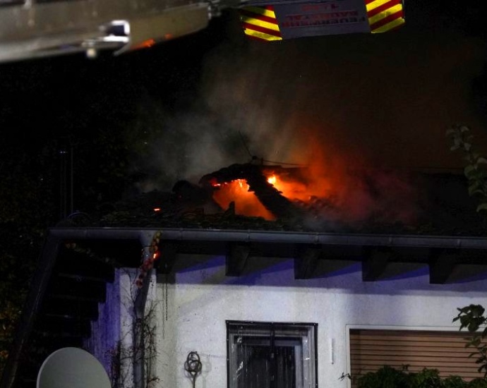 Dachstuhlbrand in Elmshagen (VIDEO) Dachstuhlbrand in Elmshagen (VIDEO)