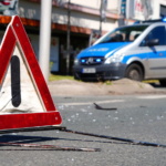 KS: Pkw erfasst Kinderwagen – Fahrer entschuldigt sich und flüchtet