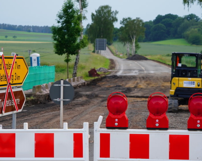 Landstraße zwischen Volkmarsen und Bad Arolsen bis November dicht Landstraße zwischen Volkmarsen und Bad Arolsen bis November dicht