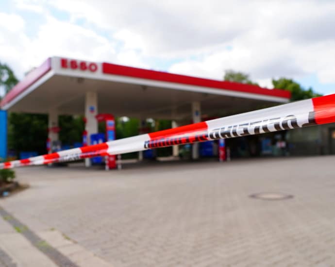 Korbach: Angestellte in Tankstelle angegriffen – Tatverdächtiger vor Ort festgenommen Korbach: Angestellte in Tankstelle angegriffen – Tatverdächtiger vor Ort festgenommen