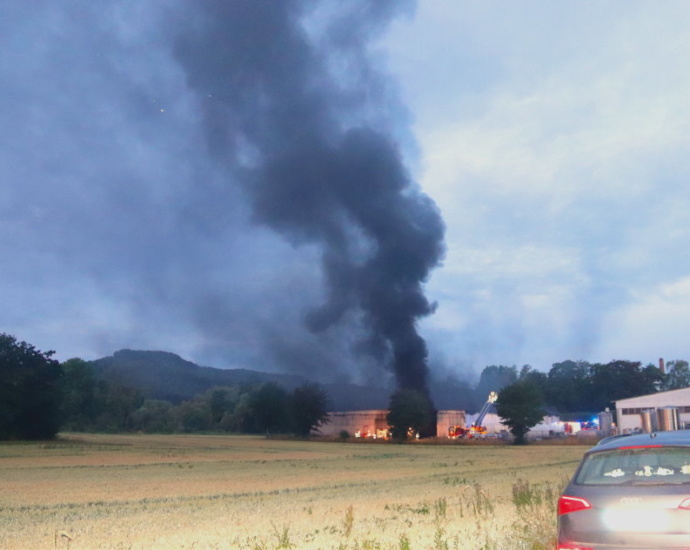 Lagerhalle in Warburg brannte Lagerhalle in Warburg brannte