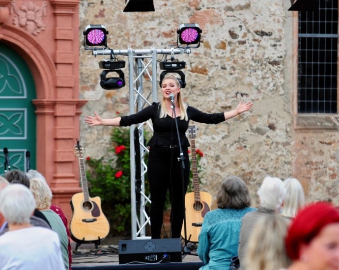 Junge Musiker geben Hospizarbeit eine Stimme und ersingen Rekorderlös Junge Musiker geben Hospizarbeit eine Stimme und ersingen Rekorderlös