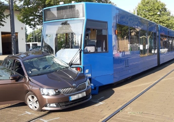 Tödlicher Verkehrsunfall mit Straßenbahn in Kassel (Video)