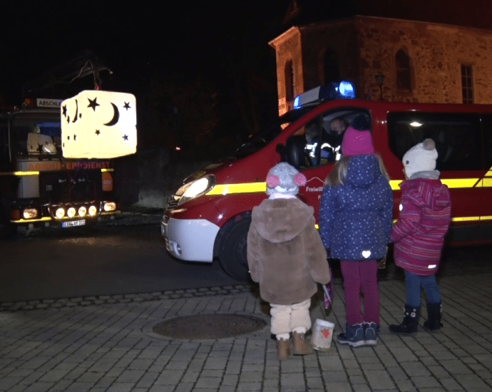 Kinder waren in Fürstenhagen begeistert: Martinsumzug mal anders Kinder waren in Fürstenhagen begeistert: Martinsumzug mal anders