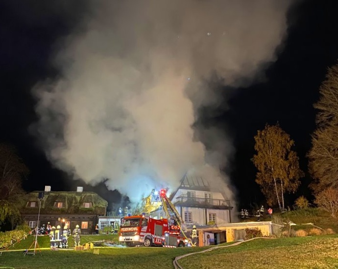 Reetdachhaus brannte in Nentershausen