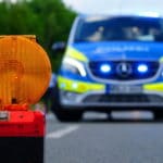 Flucht vor Polizei endet mit Überschlag auf Feld bei Niestetal