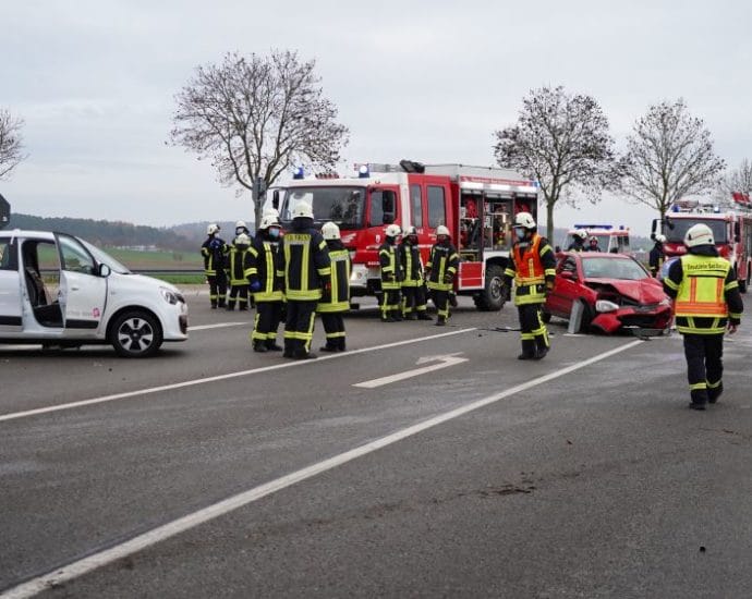 Zwei Verletzte nach Unfall auf B450 bei Balhorn