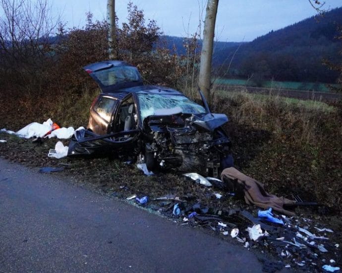 B27: Zwei Tote nach Frontalzusammenstoß bei Sontra