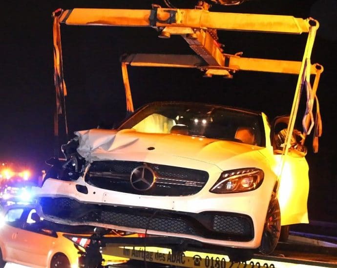 Mercedes kommt ins Schleudern – Hoher Schaden auf A49