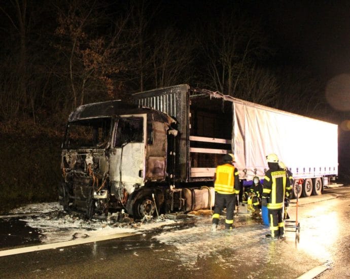 LKW brannte auf A7 bei Guxhagen