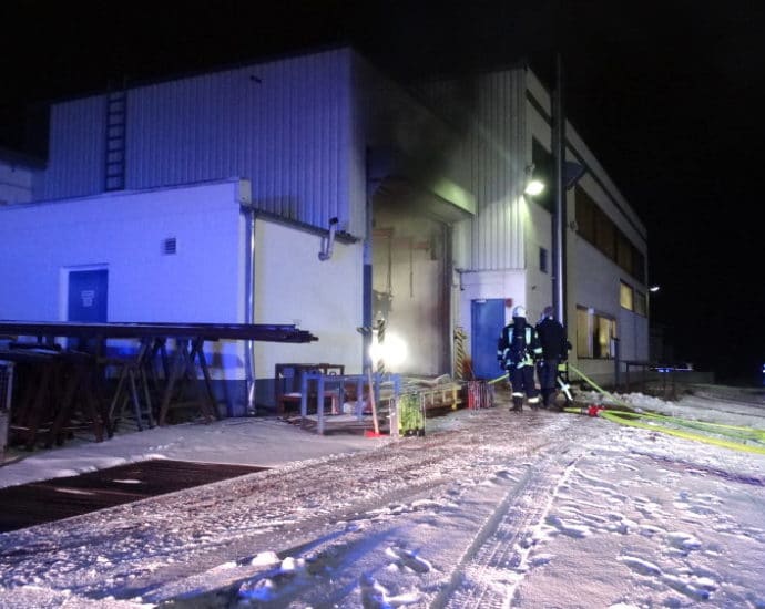 Heli: Industriebrand schnell unter Kontrolle