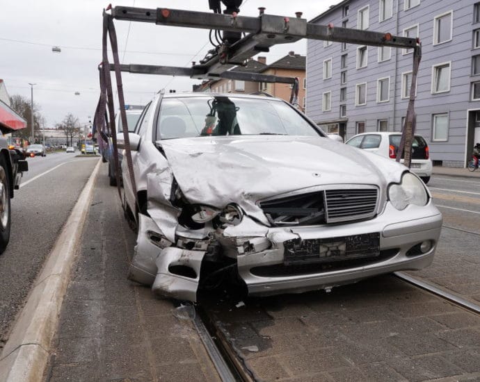 Rasante Verfolgungsjagd am Ostersonntag durch Kassel Rasante Verfolgungsjagd am Ostersonntag durch Kassel