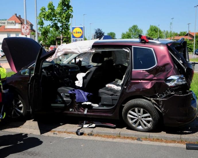 Medizinischer Notfall? – Drei Verletzte nach Unfall in Fritzlar Medizinischer Notfall? – Drei Verletzte nach Unfall in Fritzlar