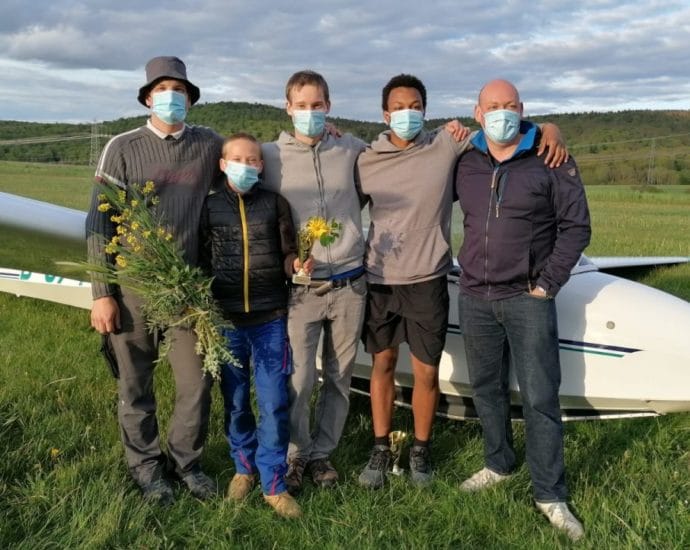 Mit 14 Jahren allein am Steuerknüppel