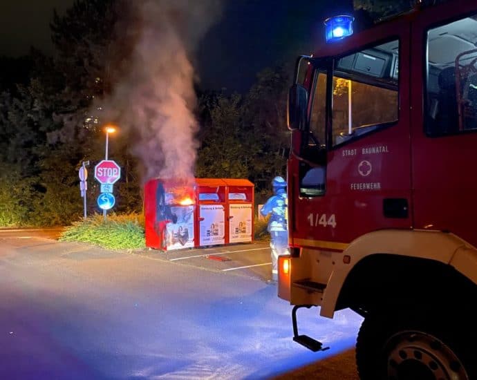 Altkleider-Container brannte in Baunatal