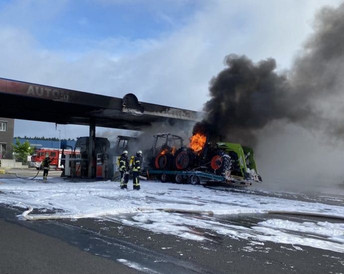 Brennender LKW an Tankstelle – Notsysteme an Tankstelle verhinderte schlimmeres