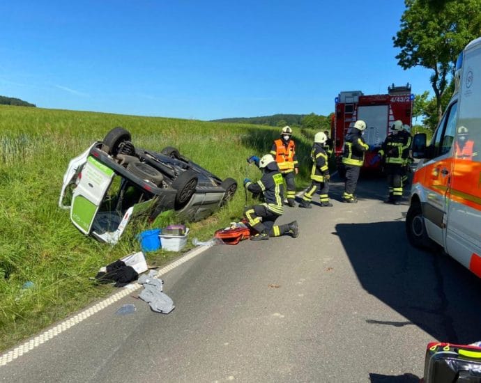 B251: Frau bei Alleinunfall schwer verletzt