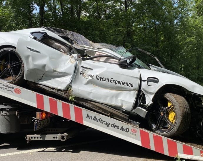 761 PS Elektro-Porsche auf Probefahrt geschrottet