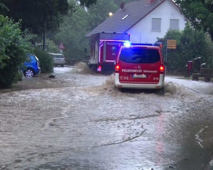 Unwetter über Söhrewald und Lohfelden – Feuerwehr stundenlang im Einsatz (VIDEO) Unwetter über Söhrewald und Lohfelden – Feuerwehr stundenlang im Einsatz (VIDEO)