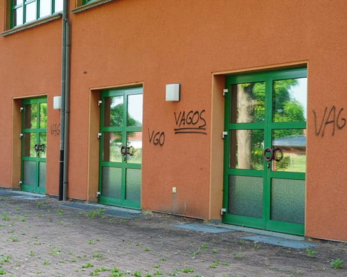 Volkmarsen: Grundschule und Nordhessenhalle beschmiert – Zeugen gesucht Volkmarsen: Grundschule und Nordhessenhalle beschmiert – Zeugen gesucht