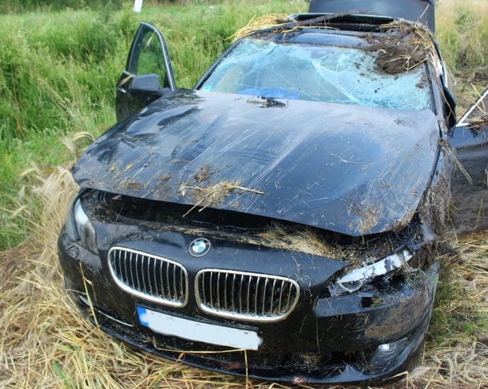 BMW überschlägt sich bei Elmshagen BMW überschlägt sich bei Elmshagen