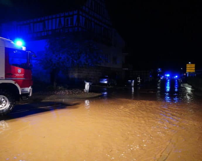 Großeinsatz nach Starkregen in Naumburg und Bad Arolsen Großeinsatz nach Starkregen in Naumburg und Bad Arolsen