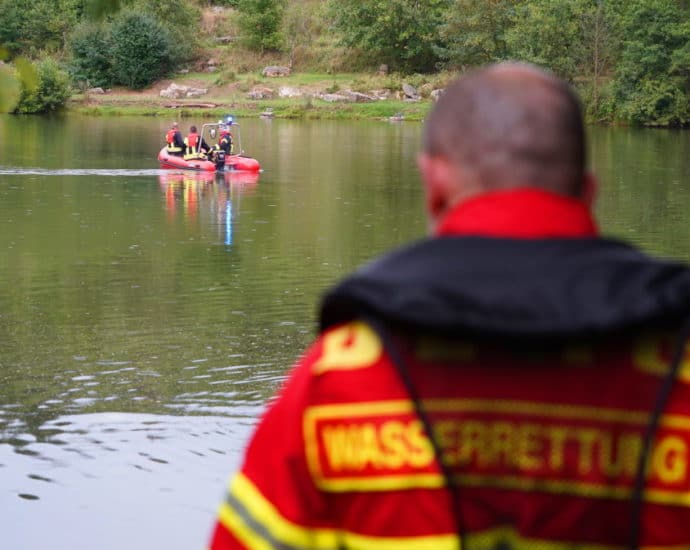 KS: Vier Verletzte nach Bootunfall auf der Fulda KS: Vier Verletzte nach Bootunfall auf der Fulda