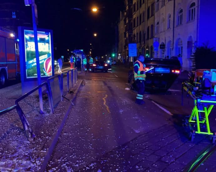 Fahrfehler – PKW überschlägt sich am Auestadion