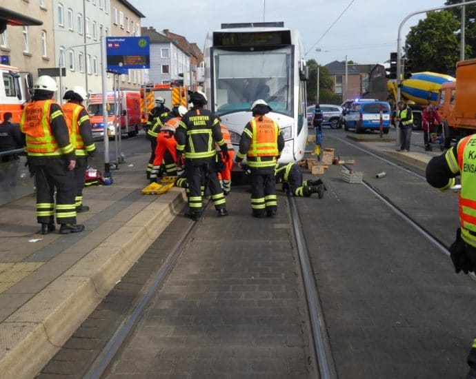 KS: 42-Jährige unter Regiotram eingeklemmt