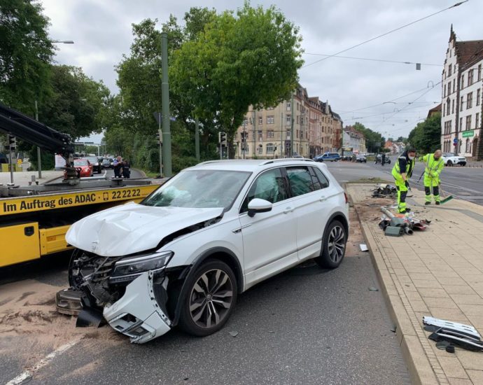 KS: Autofahrer fährt Ampel an Auestadion-Kreuzung um
