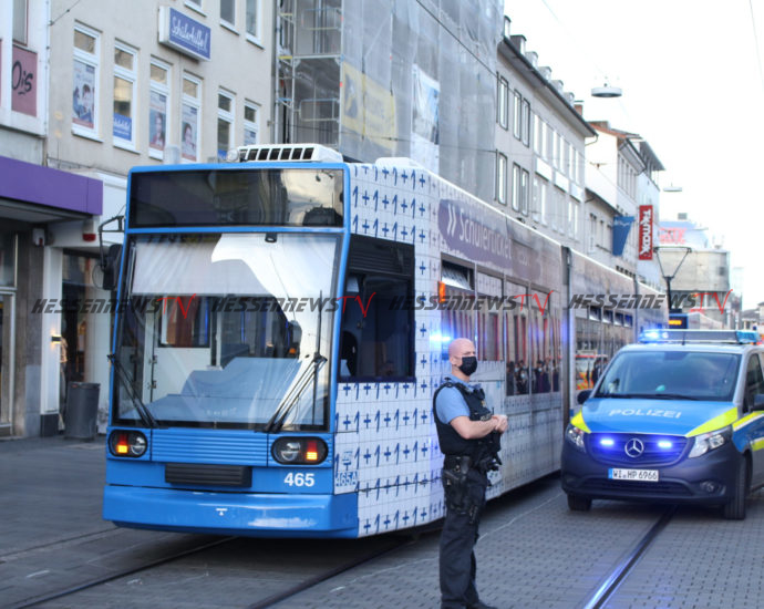 KS: Straßenbahn erfasst 27 jährigen Mann am Friedrichsplatz KS: Straßenbahn erfasst 27 jährigen Mann am Friedrichsplatz