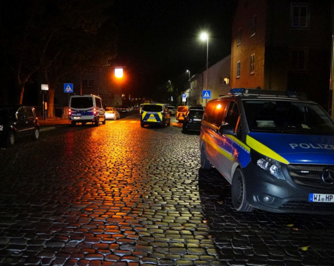 KS: Nach Angriff in Bremer Straße – SEK verhaftet drei Tatverdächtige KS: Nach Angriff in Bremer Straße – SEK verhaftet drei Tatverdächtige