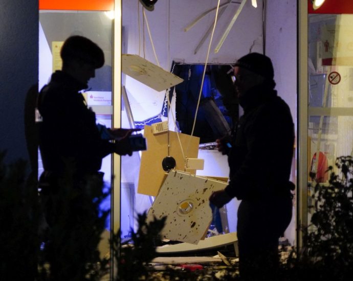 Geldautomat in Wrexen gesprengt – Täter auf der Flucht Geldautomat in Wrexen gesprengt – Täter auf der Flucht