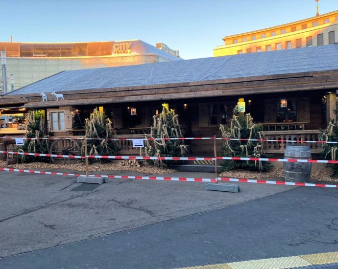 Weihnachtsstimmung mit Absperrband – Der Kasseler Märchenweihnachtsmarkt ist eröffnet unter 2G