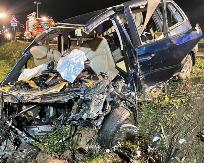 B253: Fünf Menschen sterben bei Frontalzusammenstoß bei Fritzlar (VIDEO) B253: Fünf Menschen sterben bei Frontalzusammenstoß bei Fritzlar (VIDEO)