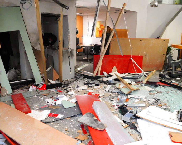 Geldautomat in Guxhagen gesprengt – Unbekannte Täter verursachen hohen Schaden Geldautomat in Guxhagen gesprengt – Unbekannte Täter verursachen hohen Schaden