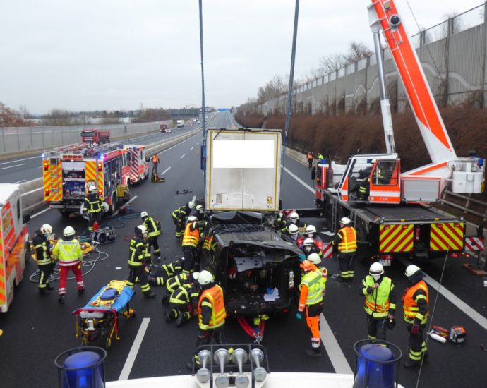 Nach Bier-LKW Unfall – Schwerer Folgeunfall auf A7 bei Kassel Nach Bier-LKW Unfall – Schwerer Folgeunfall auf A7 bei Kassel