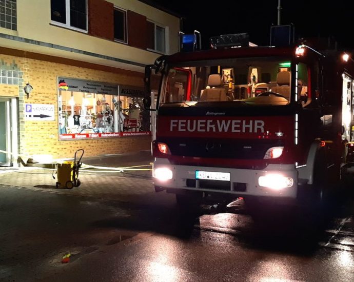 Kanal verstopft und Keller geflutet Kanal verstopft und Keller geflutet