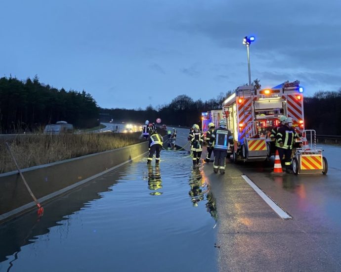 Verstopfte Gullys überschwemmten die A5