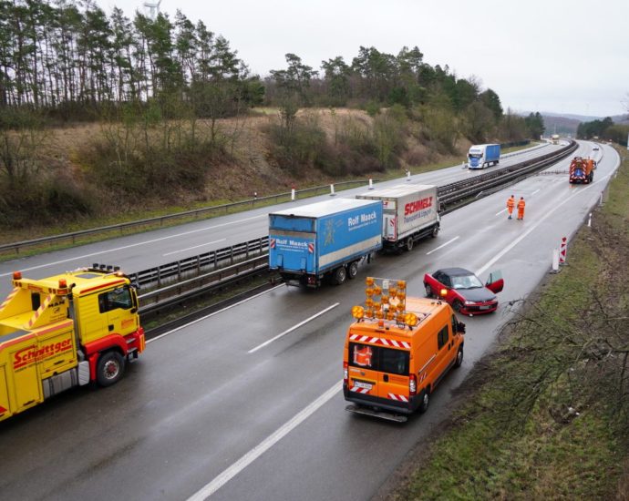 Zwei Verletzte nach Unfall auf A44 Zwei Verletzte nach Unfall auf A44