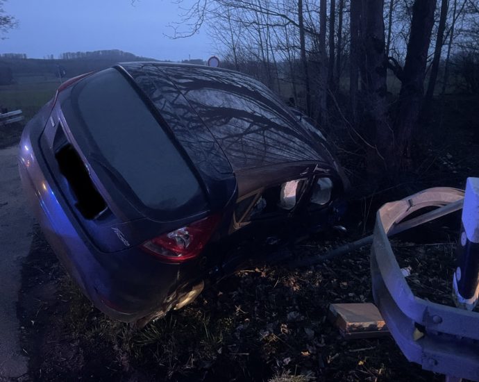 L3220: Schwerverletzte nach Alleinunfall