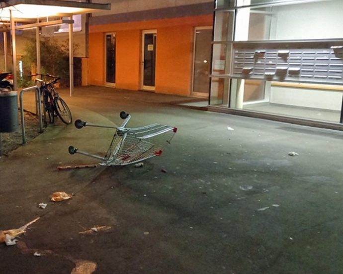 KS: Einkaufswagen aus 14. Stock geworfen – Zeugen gesucht KS: Einkaufswagen aus 14. Stock geworfen – Zeugen gesucht