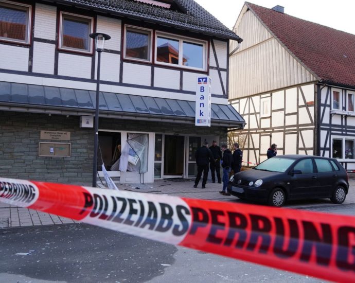 Geldautomat in Rhoden gesprengt Geldautomat in Rhoden gesprengt