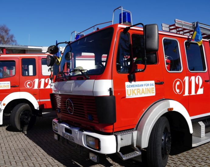 Spende: Feuerwehr- und Krankentransportfahrzeuge für die Ukraine (VIDEO) Spende: Feuerwehr- und Krankentransportfahrzeuge für die Ukraine (VIDEO)