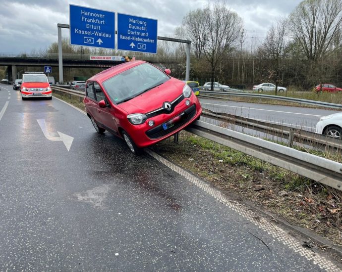 KS: Verkehrschaos an der A49 Auffahrt nach Unfall KS: Verkehrschaos an der A49 Auffahrt nach Unfall